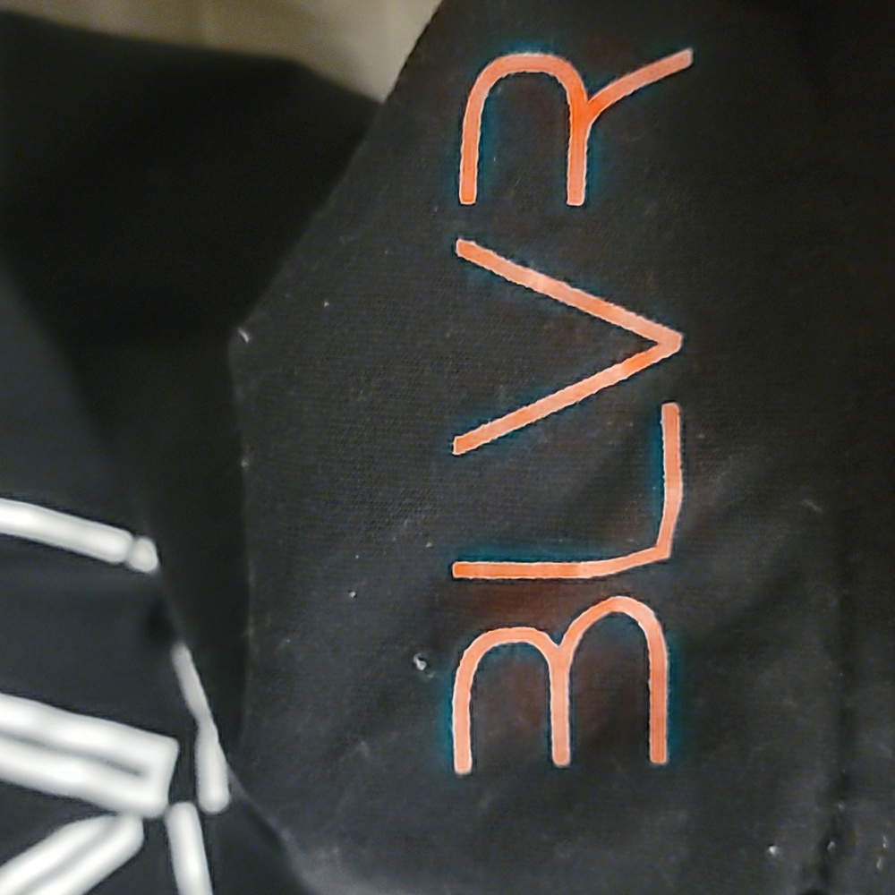 PRAY Tee - Picture 2 of 5